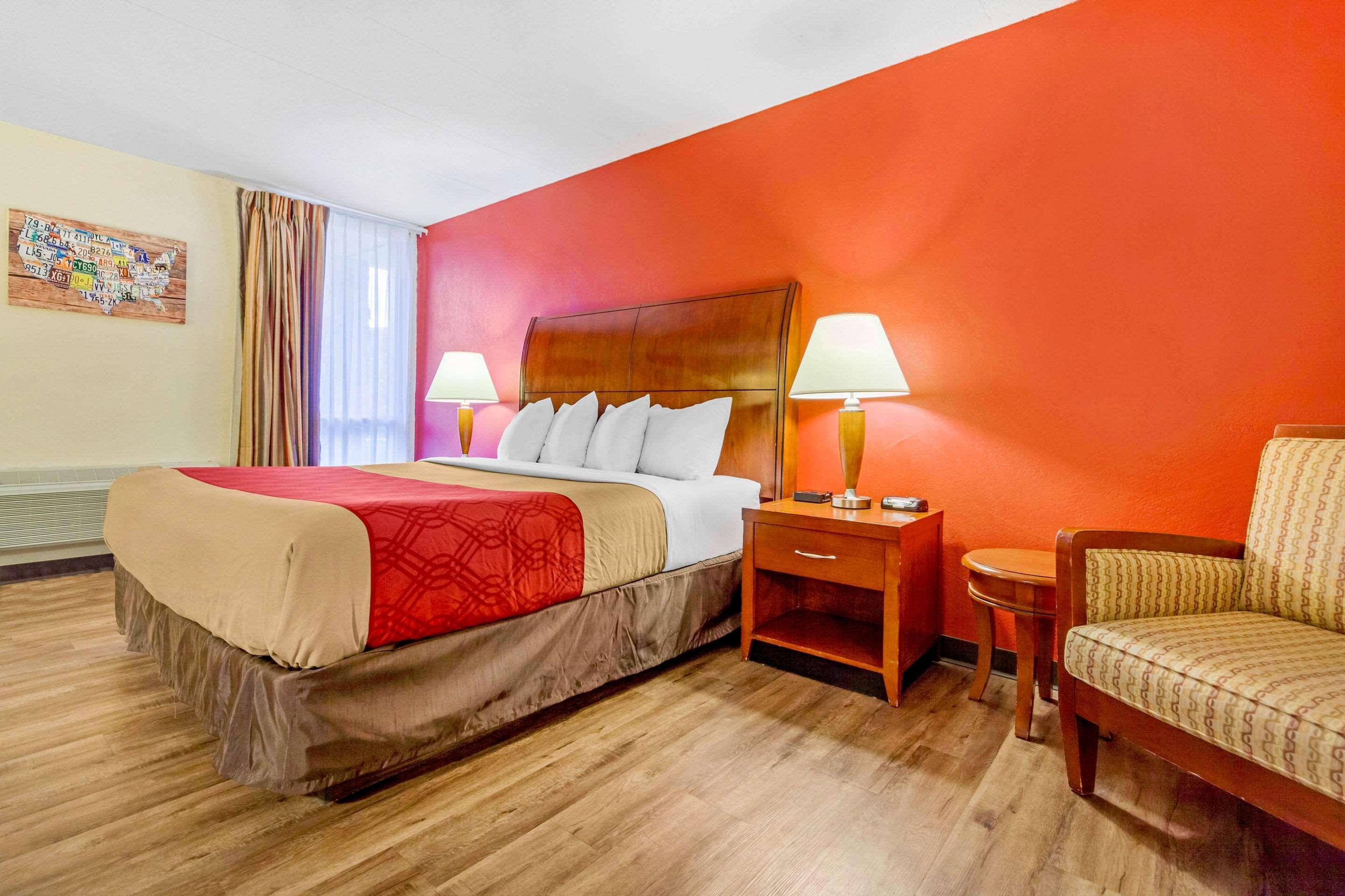 Econo Lodge Inn & Suites Brookings Exteriör bild