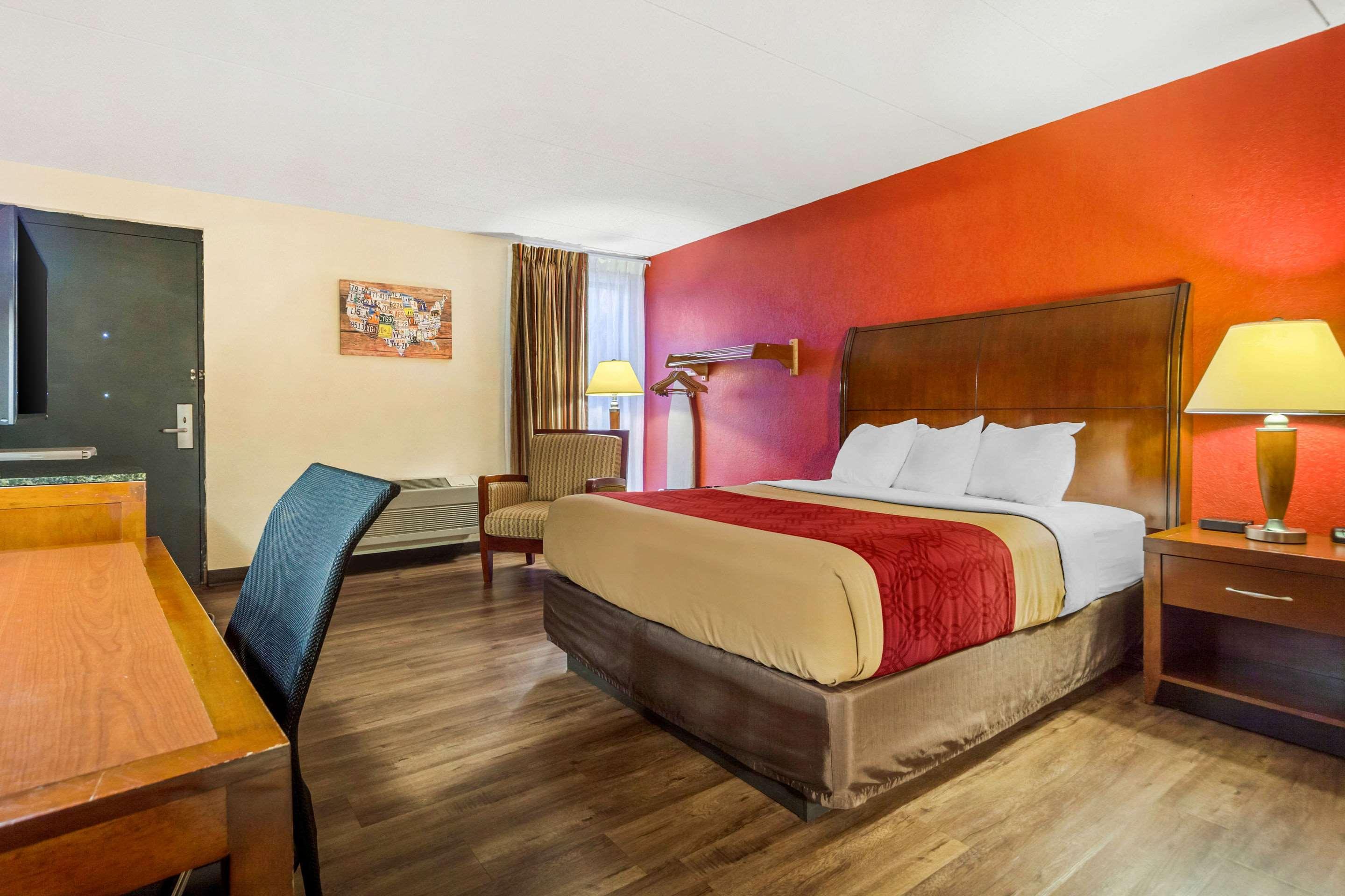 Econo Lodge Inn & Suites Brookings Exteriör bild