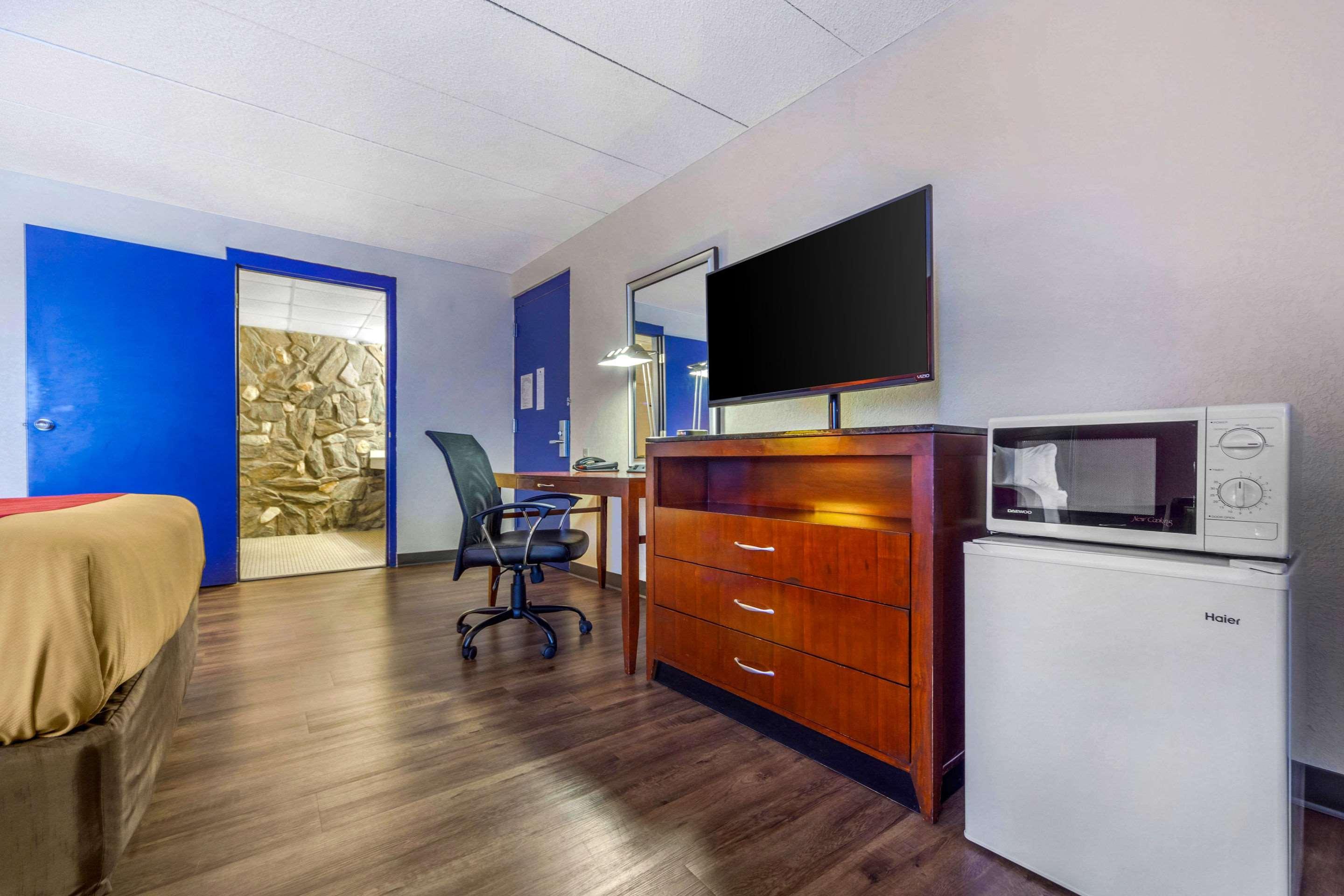Econo Lodge Inn & Suites Brookings Exteriör bild