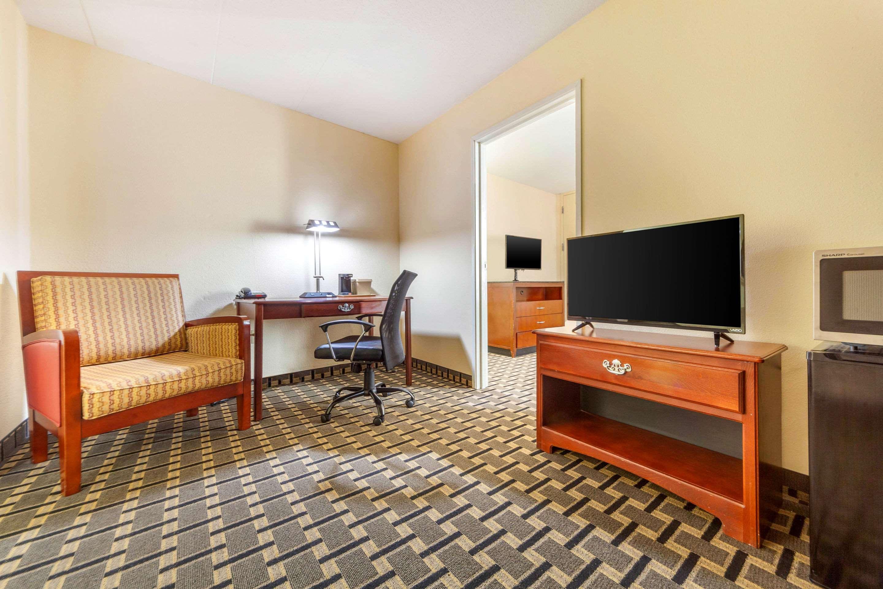 Econo Lodge Inn & Suites Brookings Exteriör bild