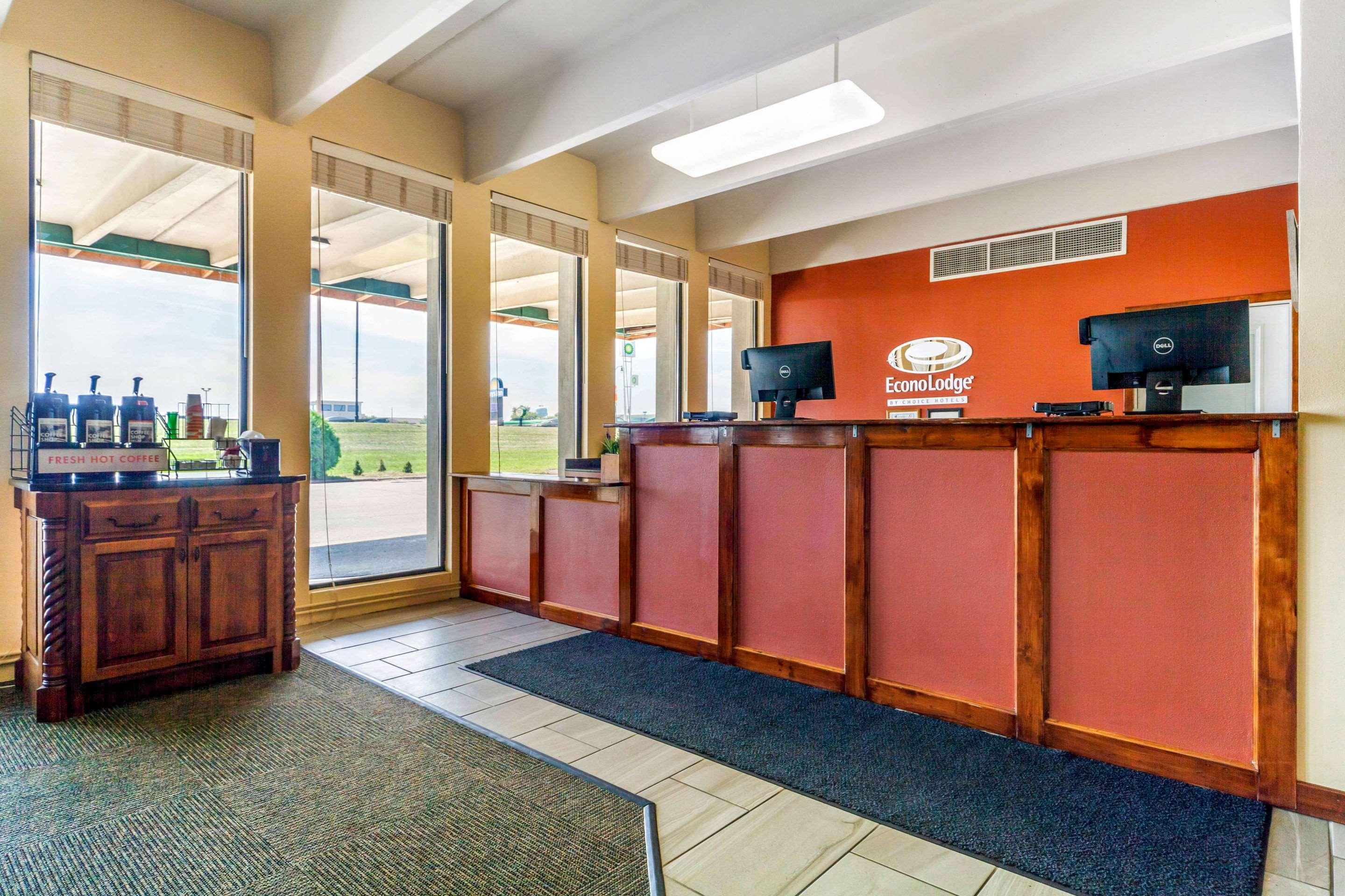Econo Lodge Inn & Suites Brookings Exteriör bild