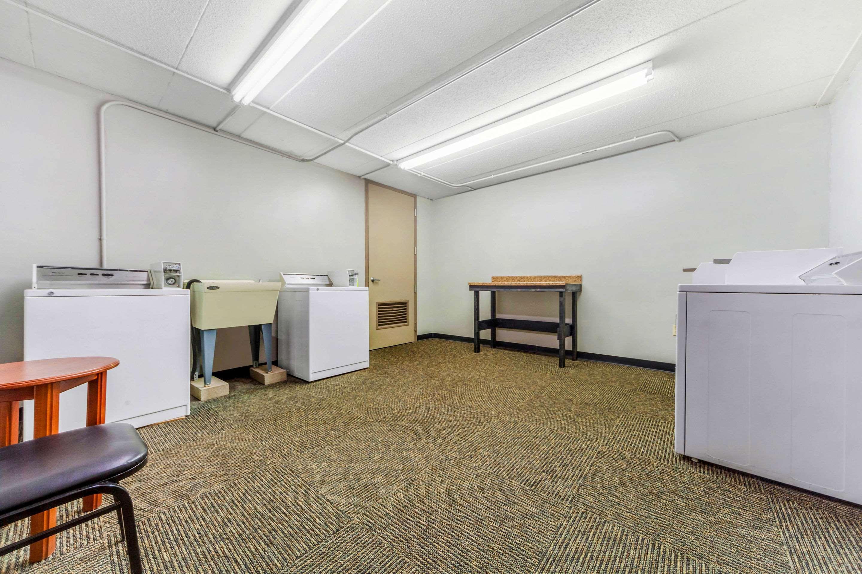 Econo Lodge Inn & Suites Brookings Exteriör bild
