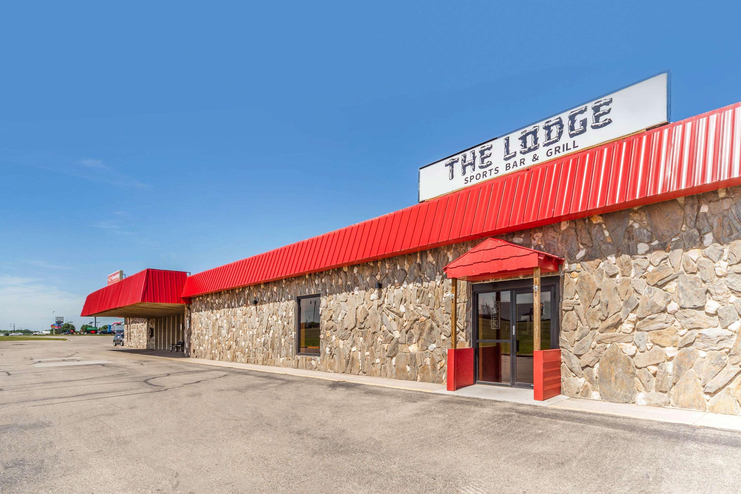 Econo Lodge Inn & Suites Brookings Exteriör bild