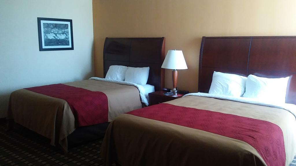 Econo Lodge Inn & Suites Brookings Exteriör bild