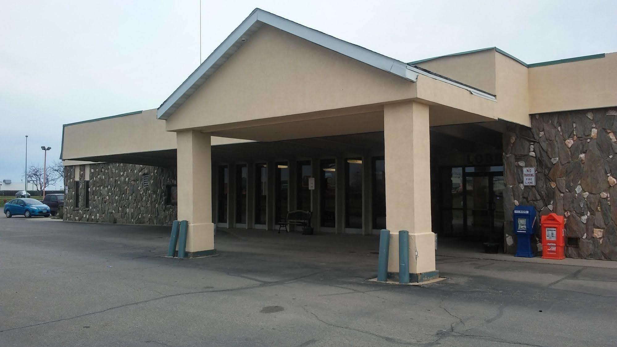 Econo Lodge Inn & Suites Brookings Exteriör bild